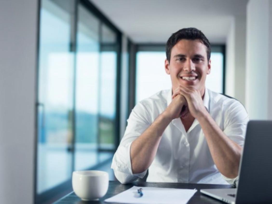 Trainer bei der Vorbereitung einer Session